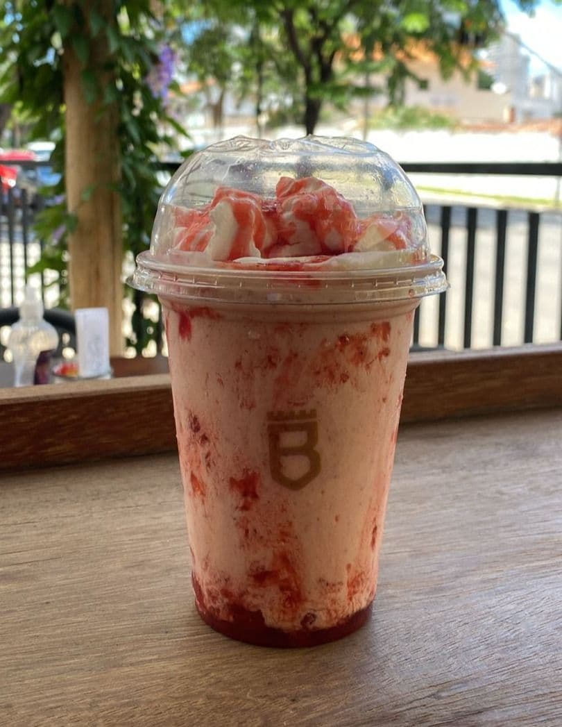 MILK SHAKE DE MORANGO