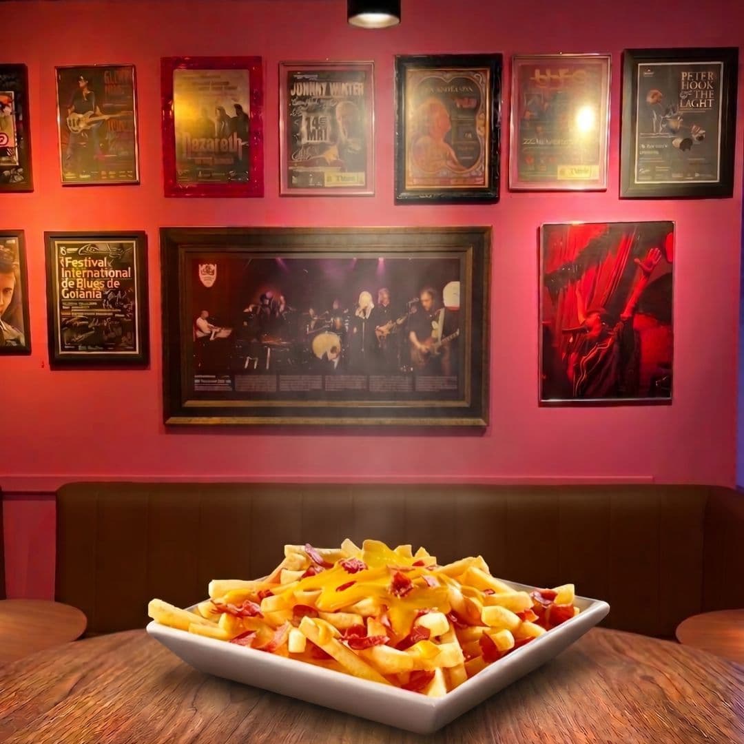 BATATA FRITA COM CHEDDAR E BACON