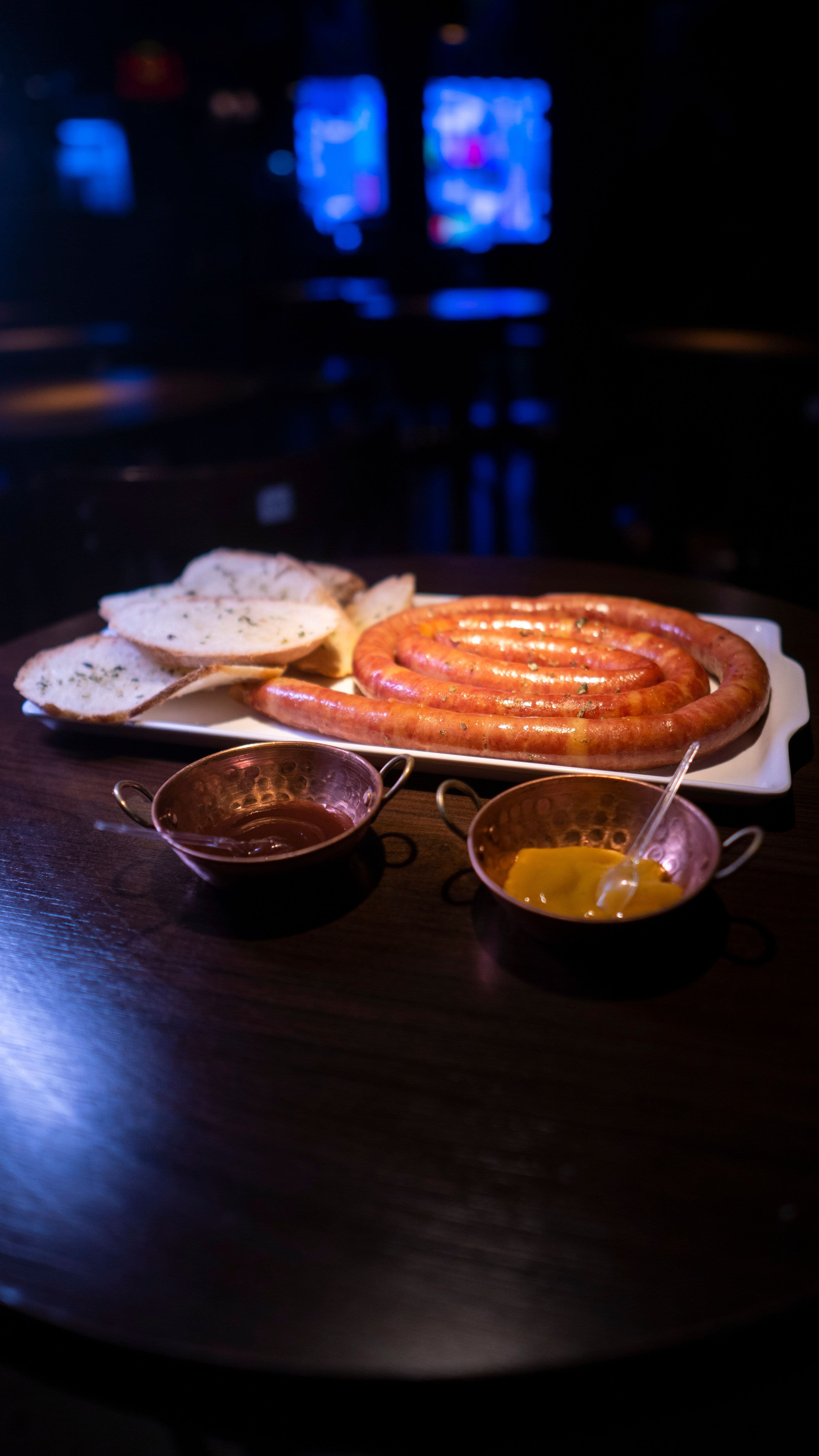 LINGUIÇA COM PROVOLONE